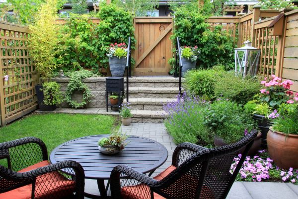 Small Yard Landscaping in Costa Mesa